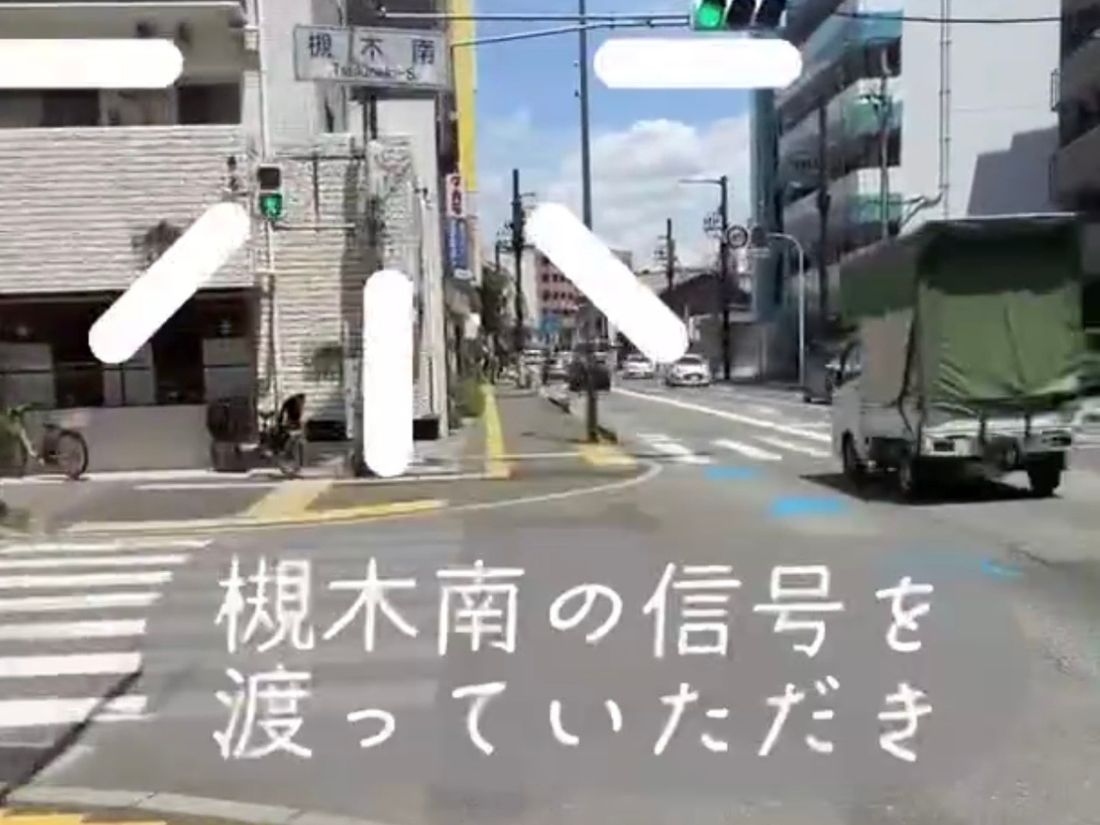 交差点「槻木南」の信号と横断歩道